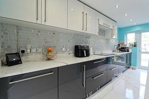 Kitchen- click for photo gallery